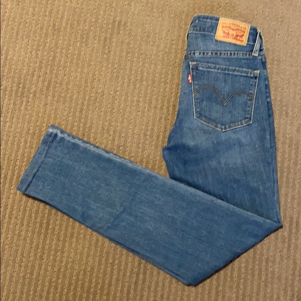 EUC! Levi’s 712 Slim Mid Rise Light Wash